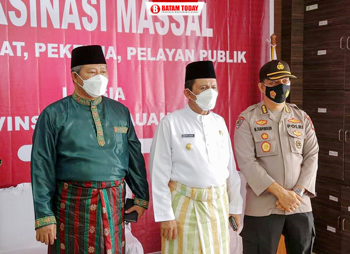 Bupati Anambas dampingi Gubernur saat zoom meeting dengan Camat se-Anambas